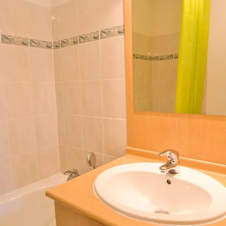 Au Pied Des Pistes Avec Grande Terrasse Et Parking - Fr-1-505-36